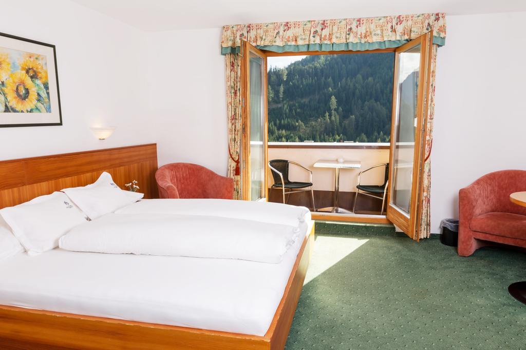 سيرفاوس Hotel Tirolerhof المظهر الخارجي الصورة