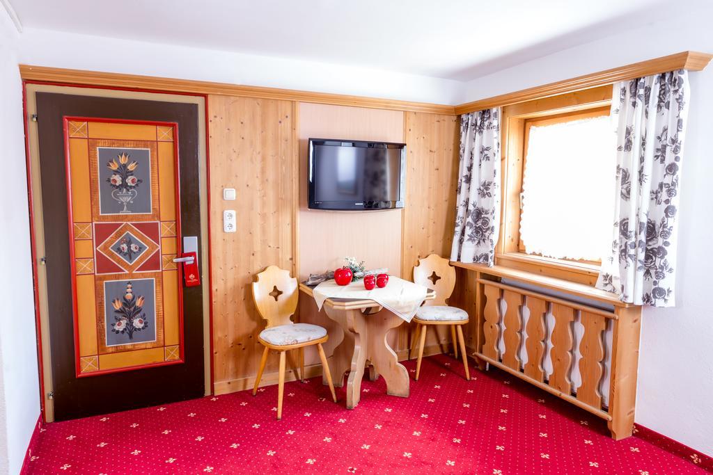 سيرفاوس Hotel Tirolerhof المظهر الخارجي الصورة